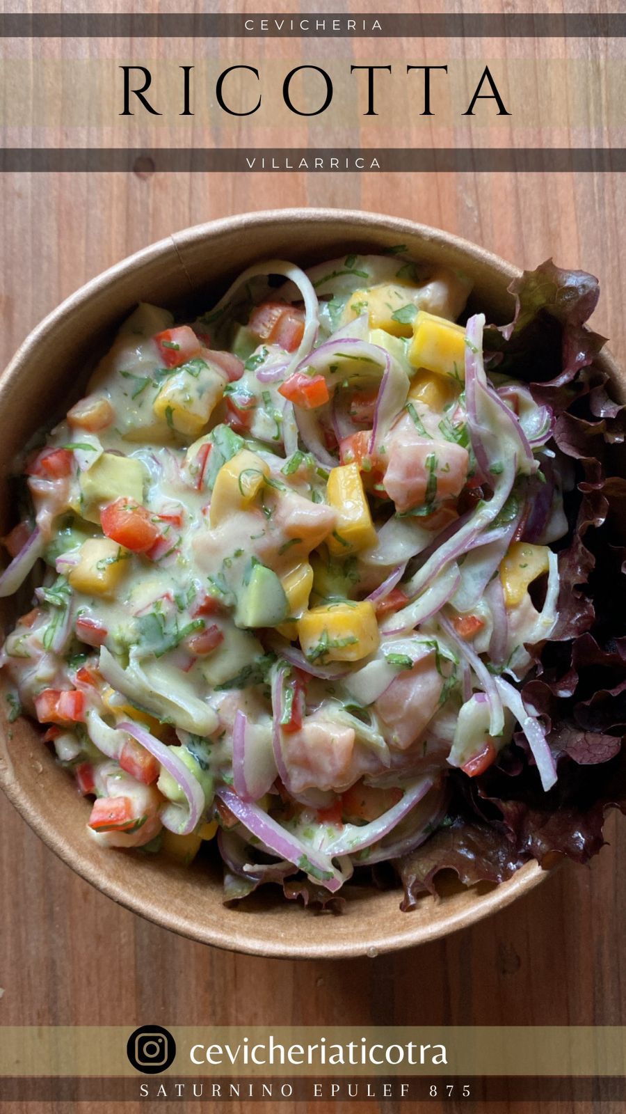 Ceviche Ricotta con mango sobre tabla de madera